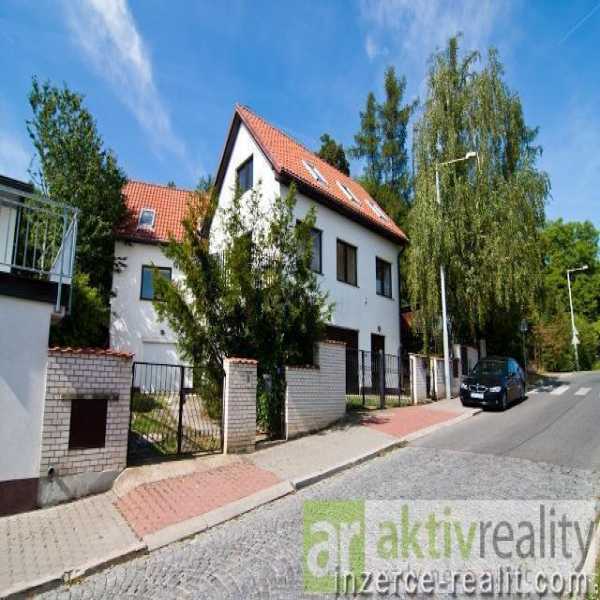 Prodej prostorného rodinného domu, 7+2, 3x Garáž, atraktivní lokalita, Praha - Radotín, hypotéka